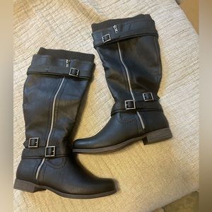 Brand new black boots